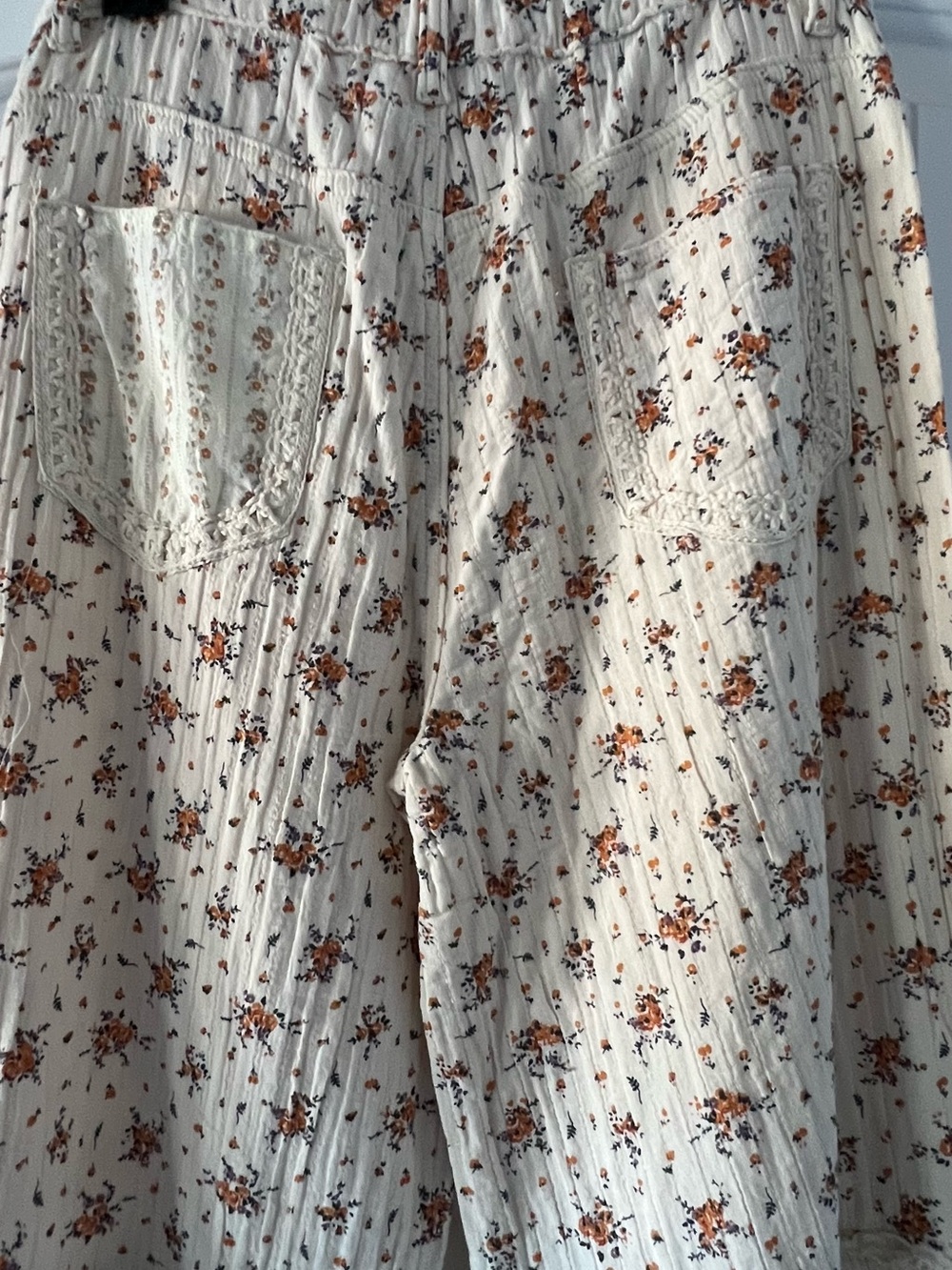POL Cream Floral Tiered pants with Ruffle Hem - Picture 5 of 9